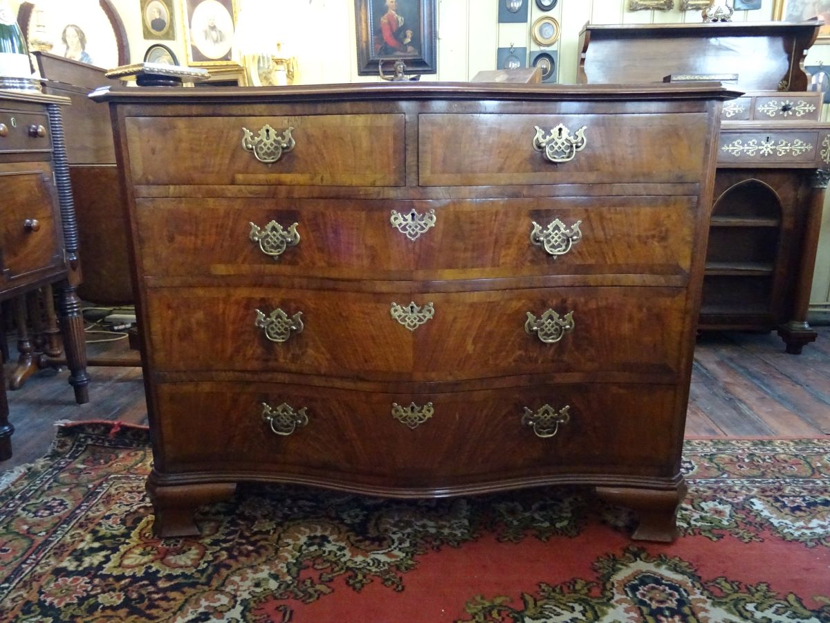 Serpentine chest of drawers